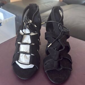 Rossbuck & Co. Emmie suede tied up heels black new 5.5m